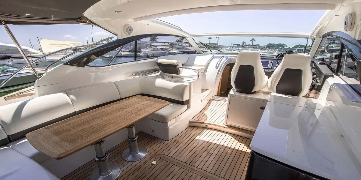 Аренда яхты Princess V39 на Пхукете | Extremalov Group